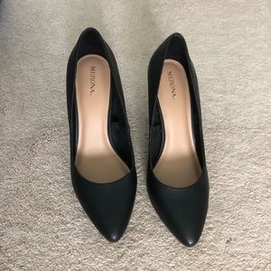 Merona Women’s Classic Pump in faux black Leather